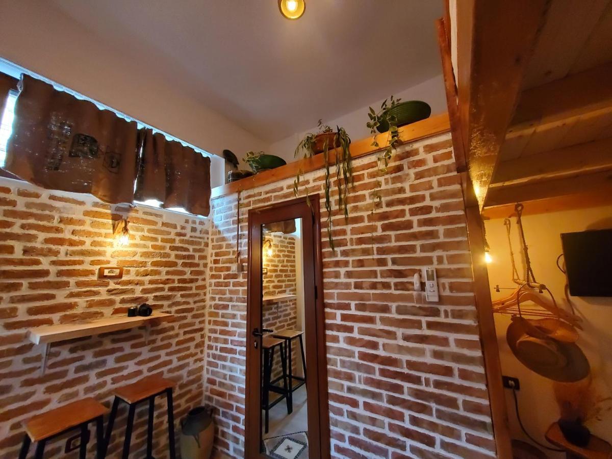 Relax Inn Korce Exterior photo