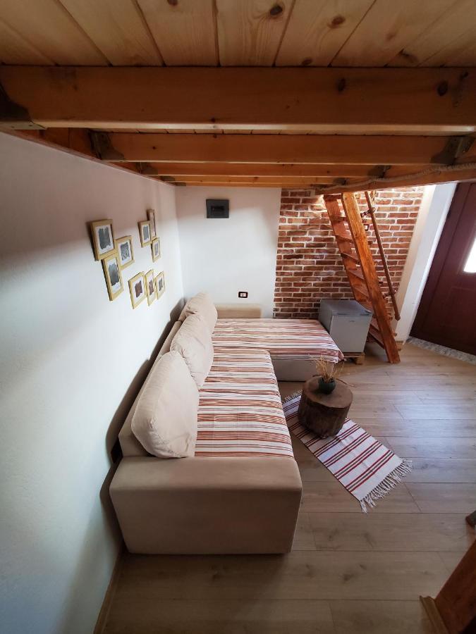 Relax Inn Korce Exterior photo